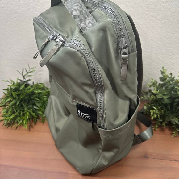 Lululemon Everyday Backpack 2.0 23L main image 4